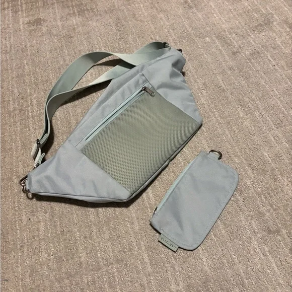 Canvelle oversized fanny pack - Picture 3 of 4